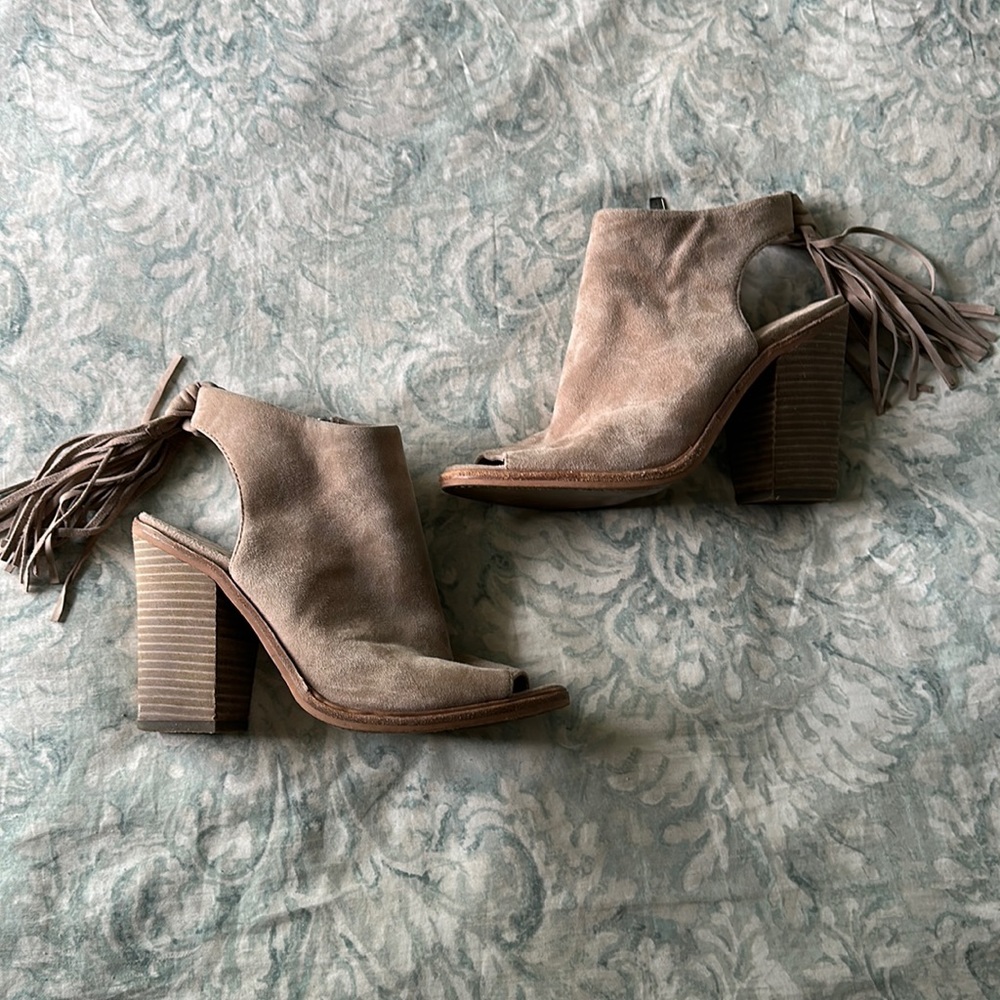 Vince Camputo bootie/sandal heels